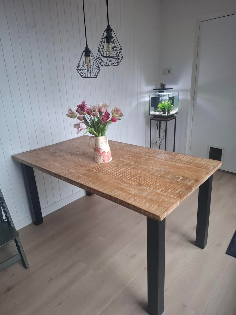 Robuuste eettafel 160cm met metalen poten, Huis en Inrichting, Tafels | Eettafels, Gebruikt, 50 tot 100 cm, 150 tot 200 cm, Vier personen