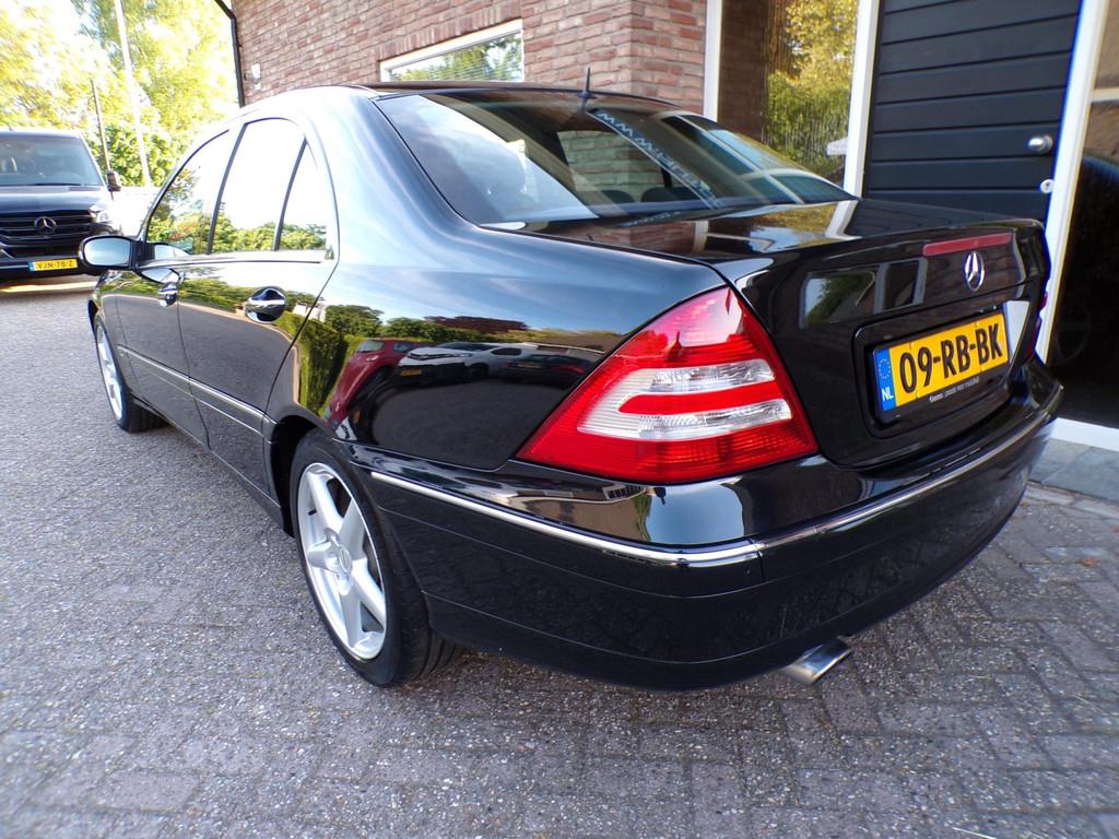 Mercedes-Benz C-klasse 180 K. Elegance Automaat / Airco / Na, Auto's, Mercedes-Benz, Automaat, Gebruikt, Zwart, Navigatiesysteem