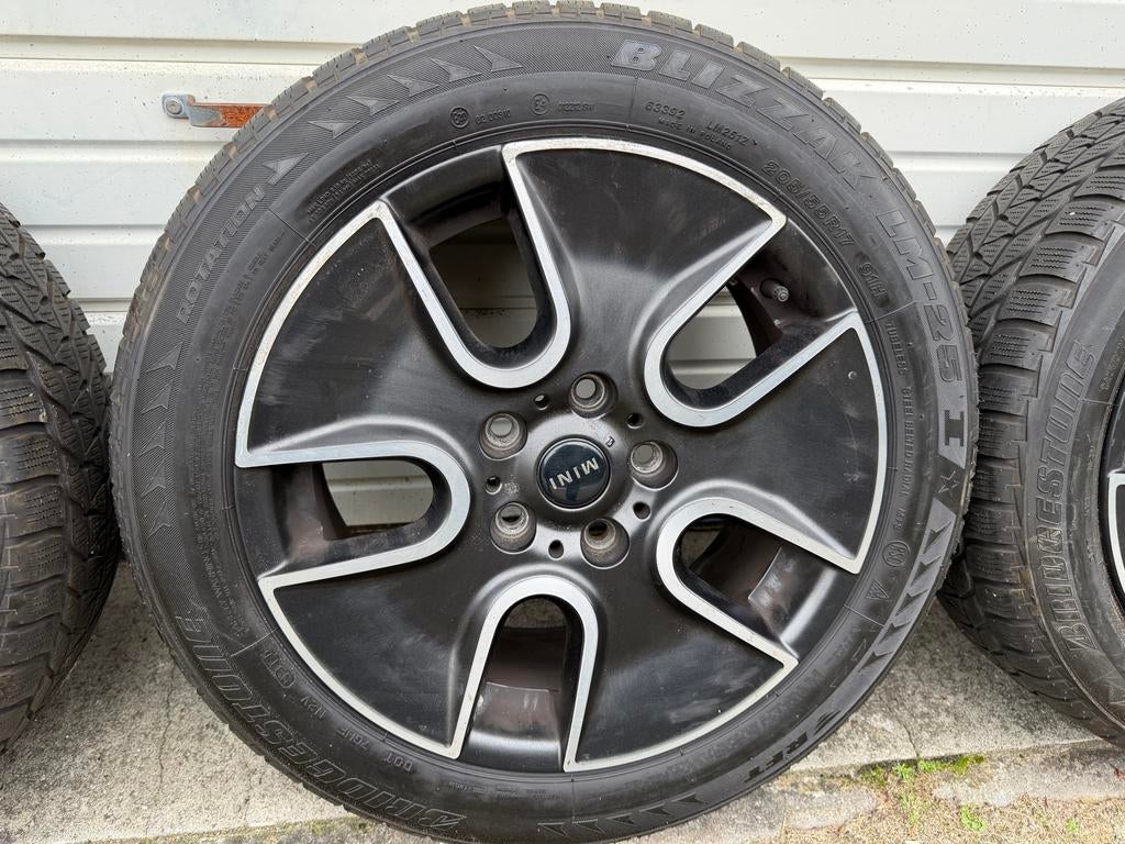 Weggeefprijs 2 sets (8 stuks) Mini velgen met winterbanden, Auto-onderdelen, Banden en Velgen, Gebruikt, Banden en Velgen, 17 inch