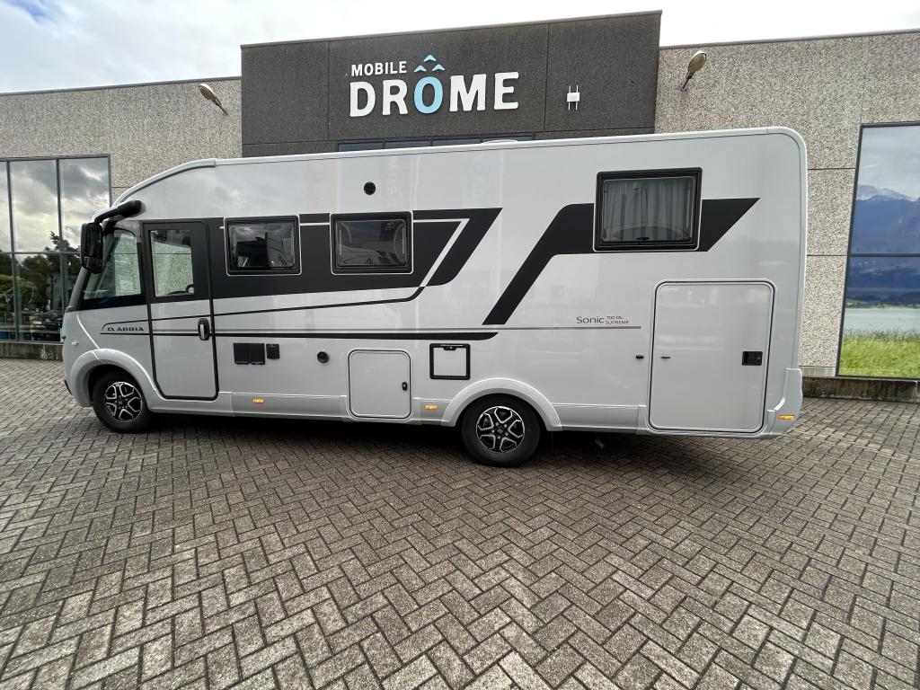 Adria Sonic Supreme 700DL full options. 2026 model, Integraal, Luifel, Fiat, Vloeistofverwarming