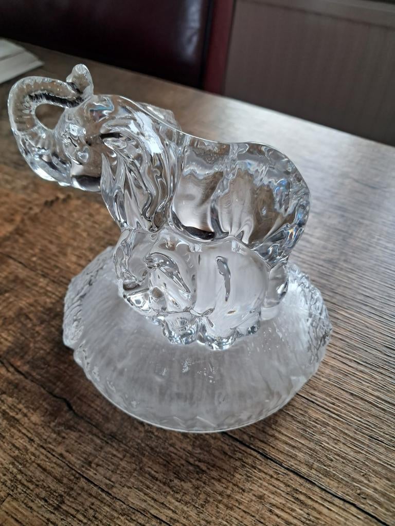 Glazen beeld olifant met baby olifant, Verzamelen, Ophalen of Verzenden, Zo goed als nieuw, Dier