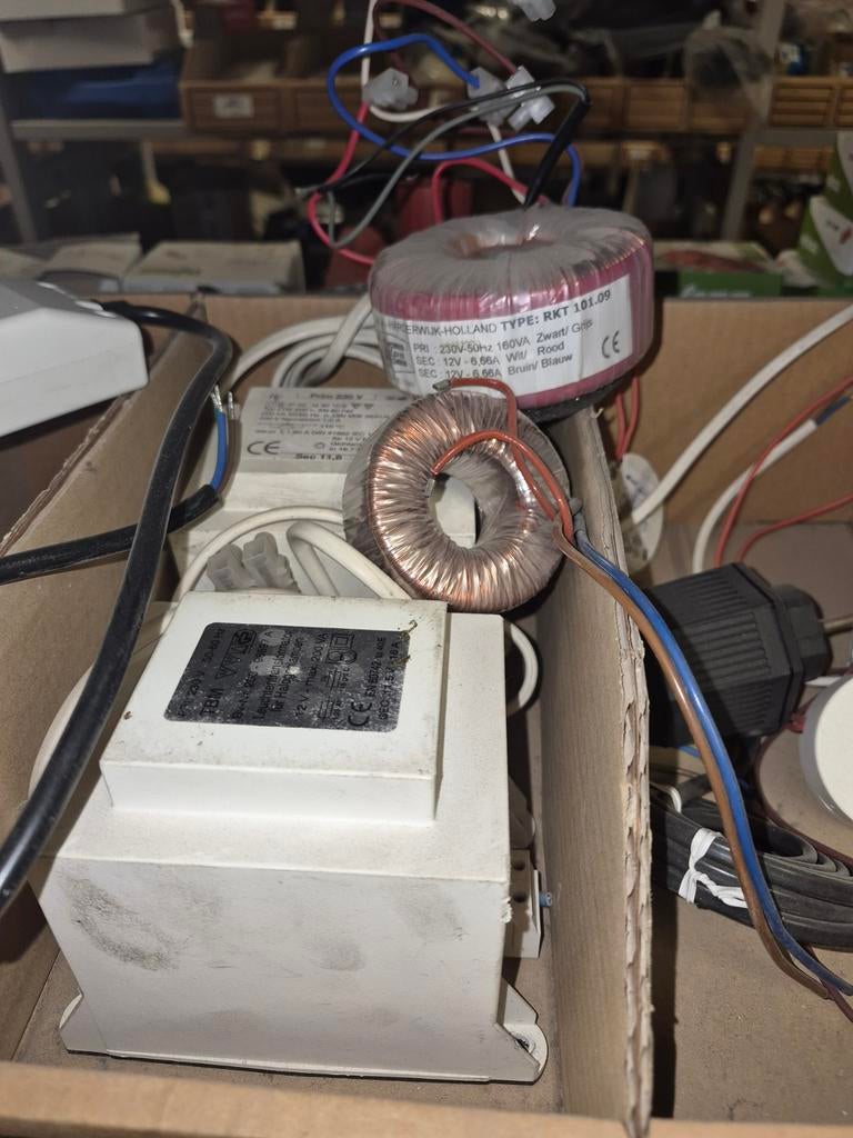 Diverse transformatoren en elektronica, Ophalen of Verzenden