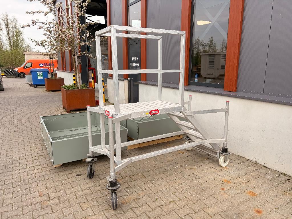 Altrex bordestrap op wielen, Doe-het-zelf en Verbouw, Ophalen, Zo goed als nieuw, Trap, Minder dan 2 meter