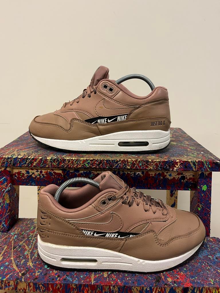 Nike Air Max 1 Desert Dust - Maat 37.5, Bruin, Verzenden, Sneakers of Gympen, Gedragen