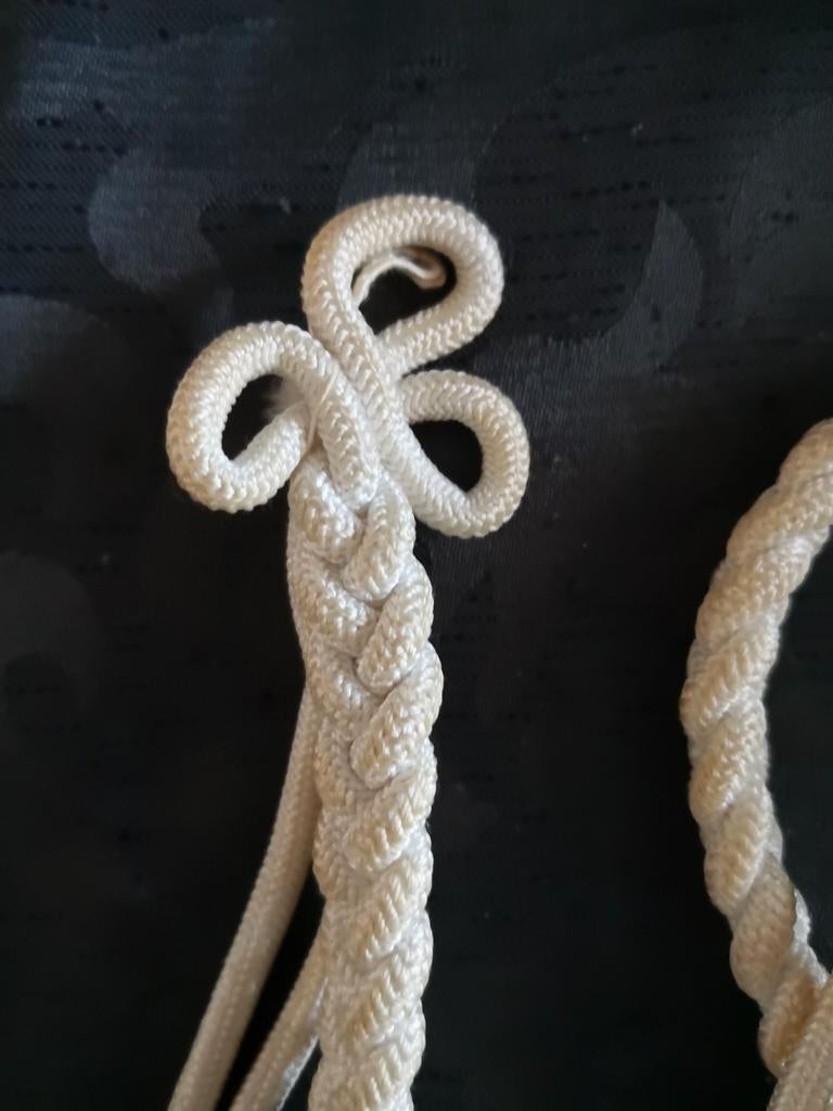 Wit nestel/erekoord, Verzamelen, Militaria | Algemeen, Verzenden, Landmacht, Nederland, Embleem of Badge