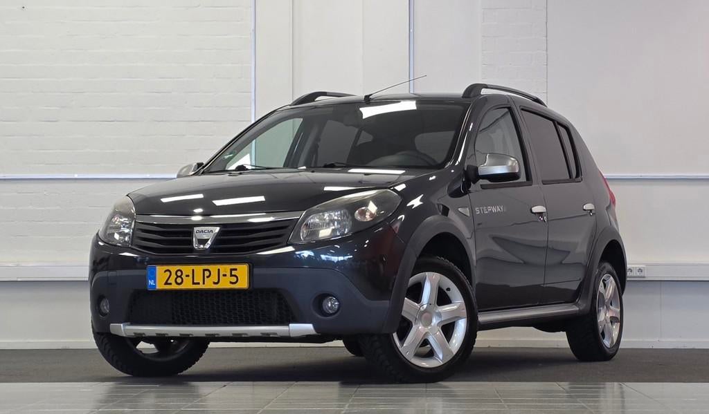 Dacia Sandero 1.6i Stepway Exclusive Trekhaak Airco 3e Eigen, Auto's, Dacia, Zwart, 4 cilinders, 1070 kg, Origineel Nederlands