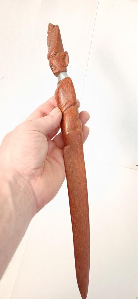 Vintage Mes Dolk Houtsnijwerk Totem Afrika Kon Tiki Amerika, Ophalen of Verzenden, Handgemaakt, 20 - 50 cm, Hout