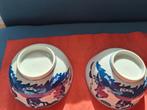 Twee soepkommetjes met handgeschilderde figuren, Ophalen of Verzenden