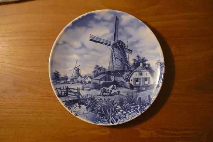 Wandbord/bord '' LANDSCHAP MET 2 MOLENS '' J.C. v. Hunnik, Antiek en Kunst, Antiek | Wandborden en Tegels, Ophalen of Verzenden