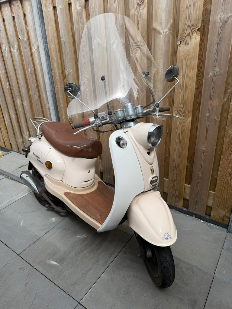 Znen Snail 50cc (2013) – Retro scooter – rijdt goed, Fietsen en Brommers, Ophalen, Maximaal 45 km/u, Zo goed als nieuw
