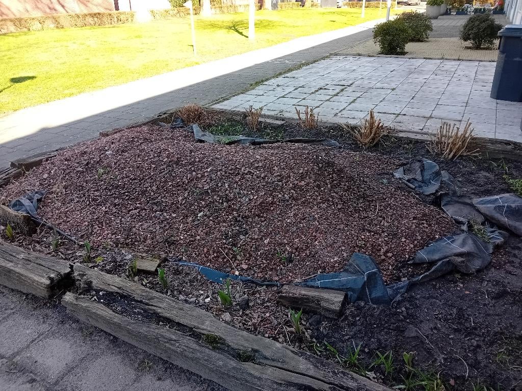 Gratis af te halen: Split (rood/terracotta kleur), Tuin en Terras, Grind, Keien en Split, Gebruikt, Split, Rood, Basalt, Ophalen