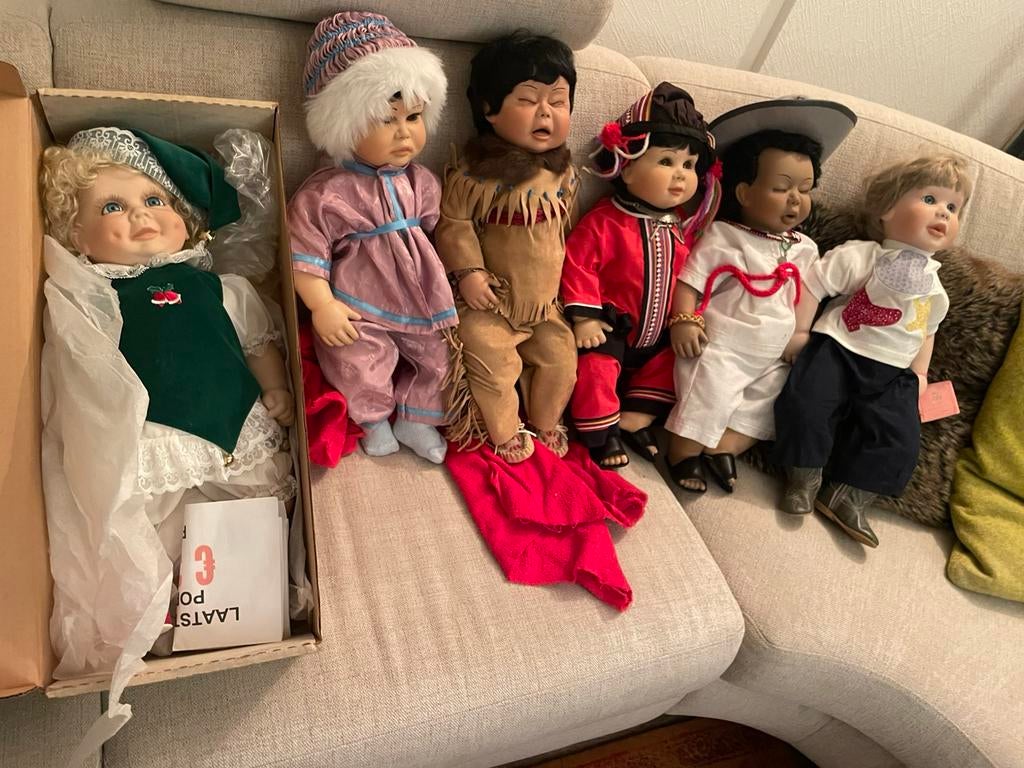 Verzameling Authentieke Porseleinen Poppen Legacy Dolls, Ophalen, Zo goed als nieuw, Pop, Levensecht of Reborn