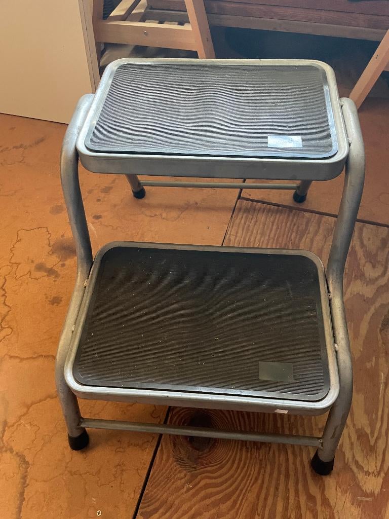 caravan trapje, Ophalen, Zo goed als nieuw