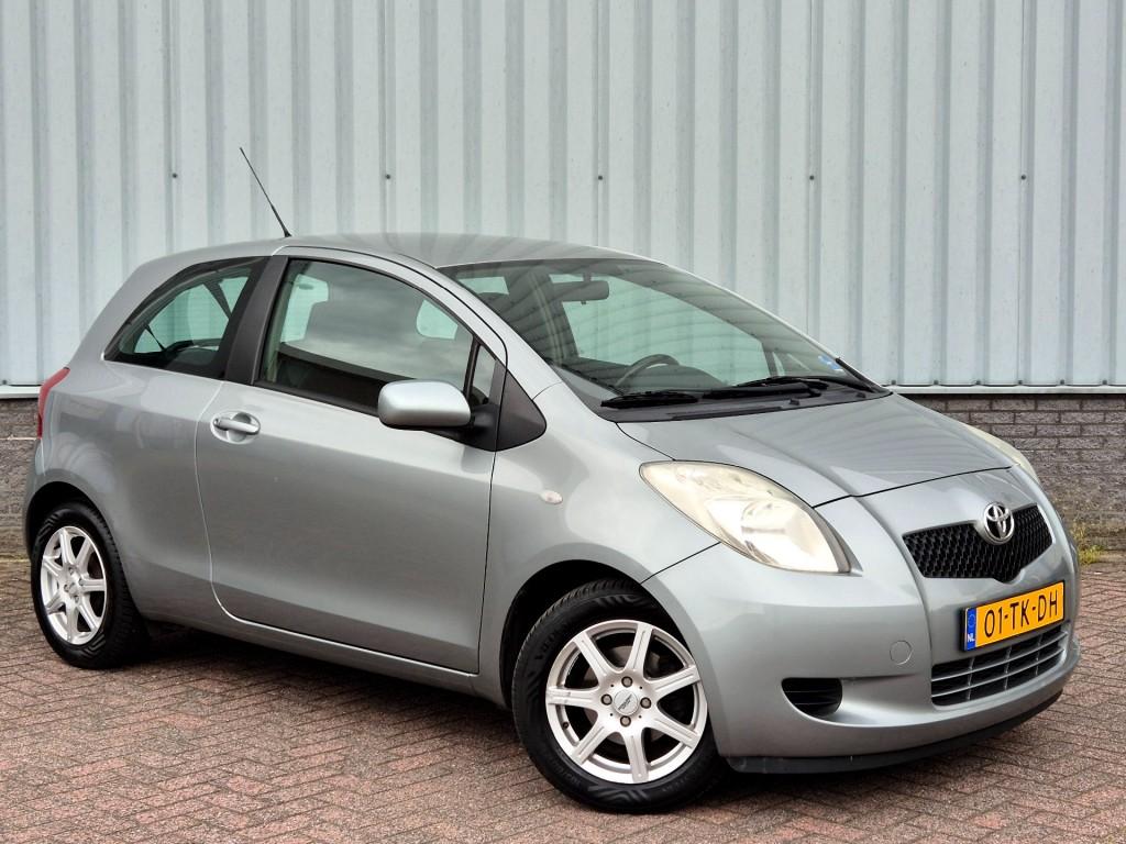 Toyota YARIS 1.3 VVTi Sol nieuwe APK-Koude Airco, Auto's, Toyota, 4 cilinders, Handgeschakeld, 1298 cc, Zilver of Grijs
