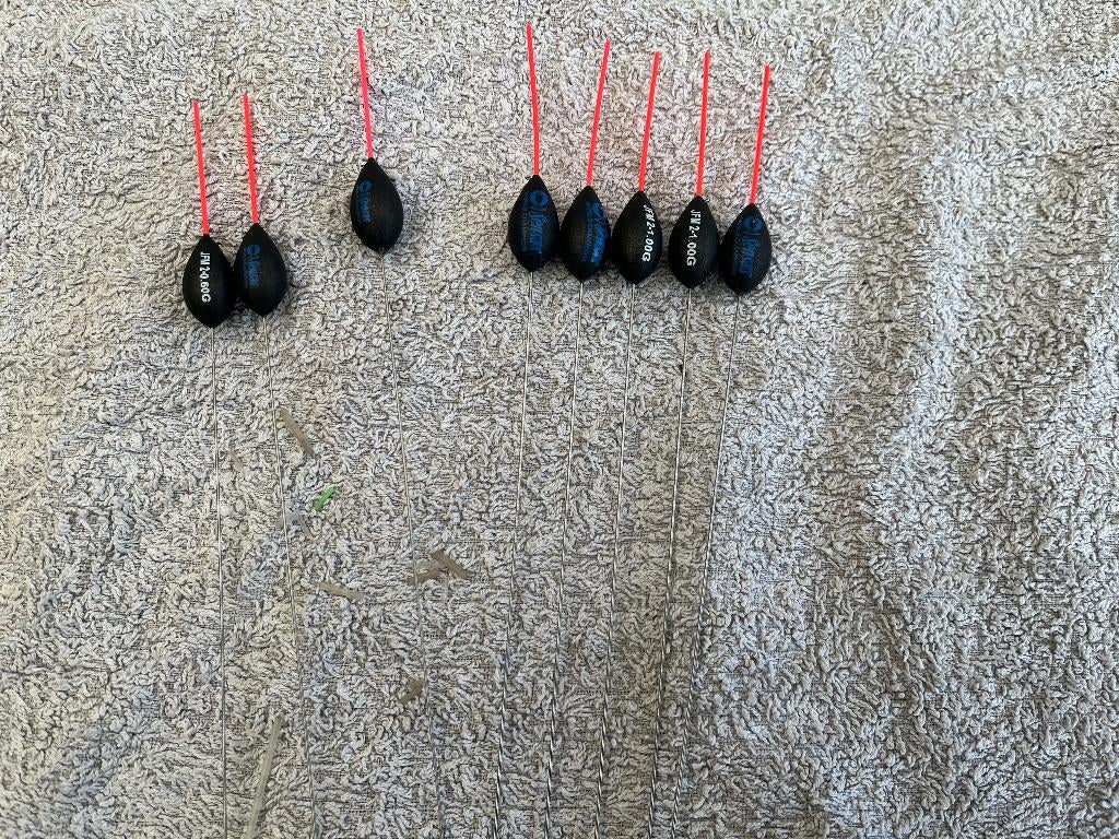 adv 415 / ZGAN / IGS set 8 dobbers SENSAS, Watersport en Boten, Hengelsport | Witvissen, Ophalen of Verzenden, Zo goed als nieuw