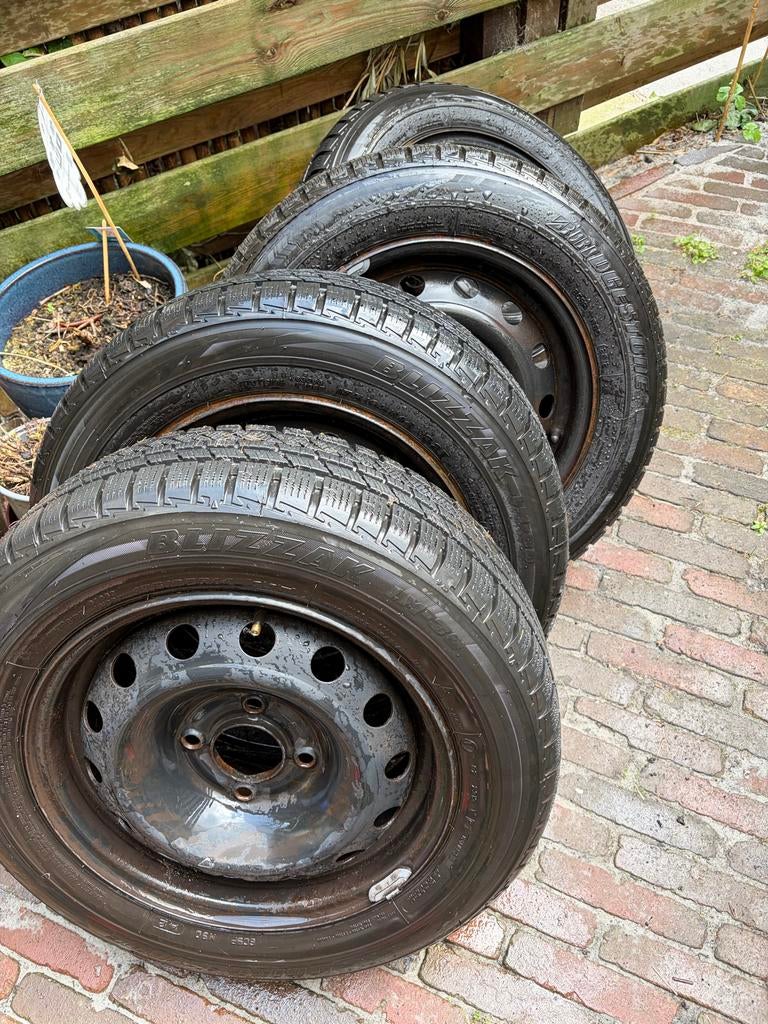 Winterbanden Bridgestone Blizzak 175/65R14 op stalen velg, Ophalen, 14 inch, Gebruikt, 175 mm