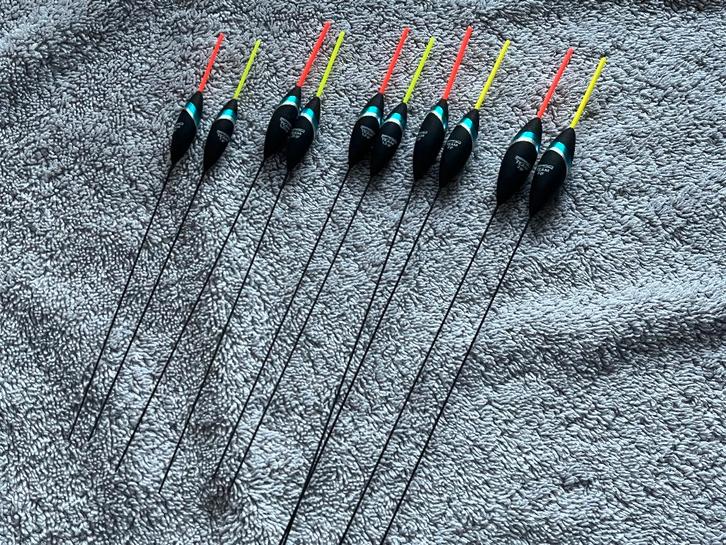 adv 202 / NIEUW serie 10 dobbers SPRO, Watersport en Boten, Hengelsport | Witvissen, Nieuw, Dobber of Lood, Ophalen of Verzenden