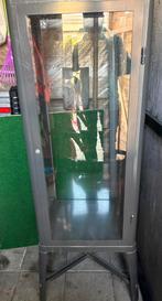 Vitrinekast fabrikor, Huis en Inrichting, Kasten | Vitrinekasten, Zo goed als nieuw, 150 tot 200 cm, 25 tot 50 cm, 50 tot 100 cm