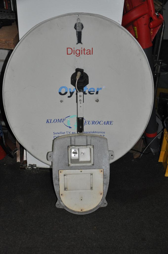 Automatische Satelietschotel  Oyster 80cm, Ophalen, Gebruikt, (Schotel)antenne-accessoires, Overige merken
