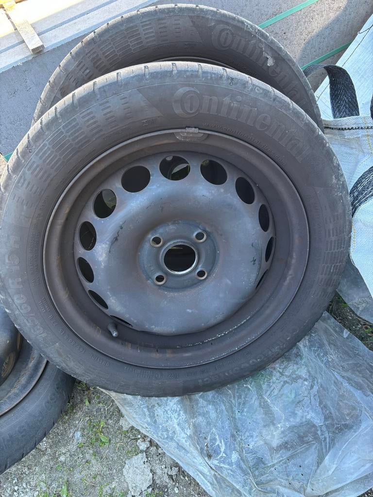 4x Continental zomerbanden op stalen velg - Toyota Aygo, Auto-onderdelen, Banden en Velgen, Ophalen, Gebruikt, 15 inch, Banden en Velgen