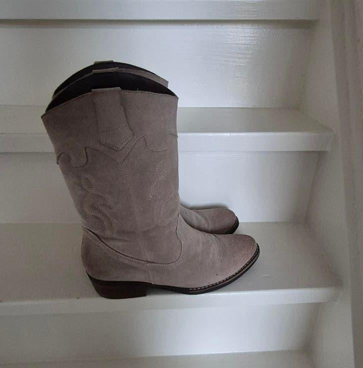 Grijze suede laarzen maat 40, Hoge laarzen, Ophalen of Verzenden, Zo goed als nieuw, Grijs