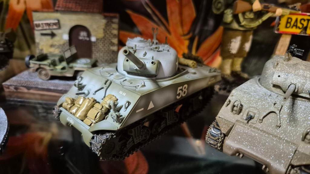 Hobby Master WOII Sherman tank 1/50, Ophalen of Verzenden, Amerika