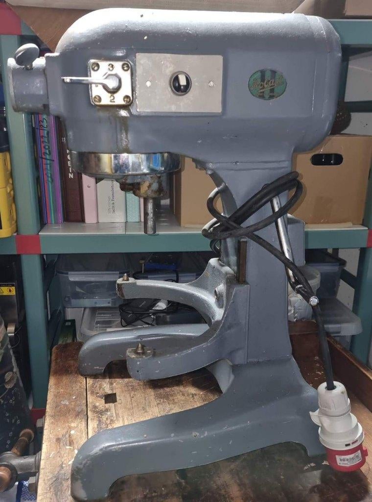 Hobart planeetmenger deegmenger 12 liter met gehaktmolen, Ophalen, 4 liter of meer, Refurbished, 3 snelheden of meer