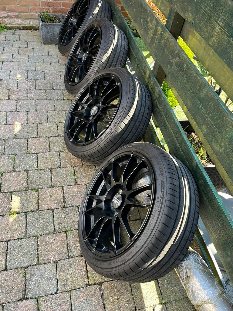 17 inch  5x114,3 oz ultraleggera velgen met banden, Auto-onderdelen, Banden en Velgen, Ophalen, 215 mm, Banden en Velgen, 17 inch