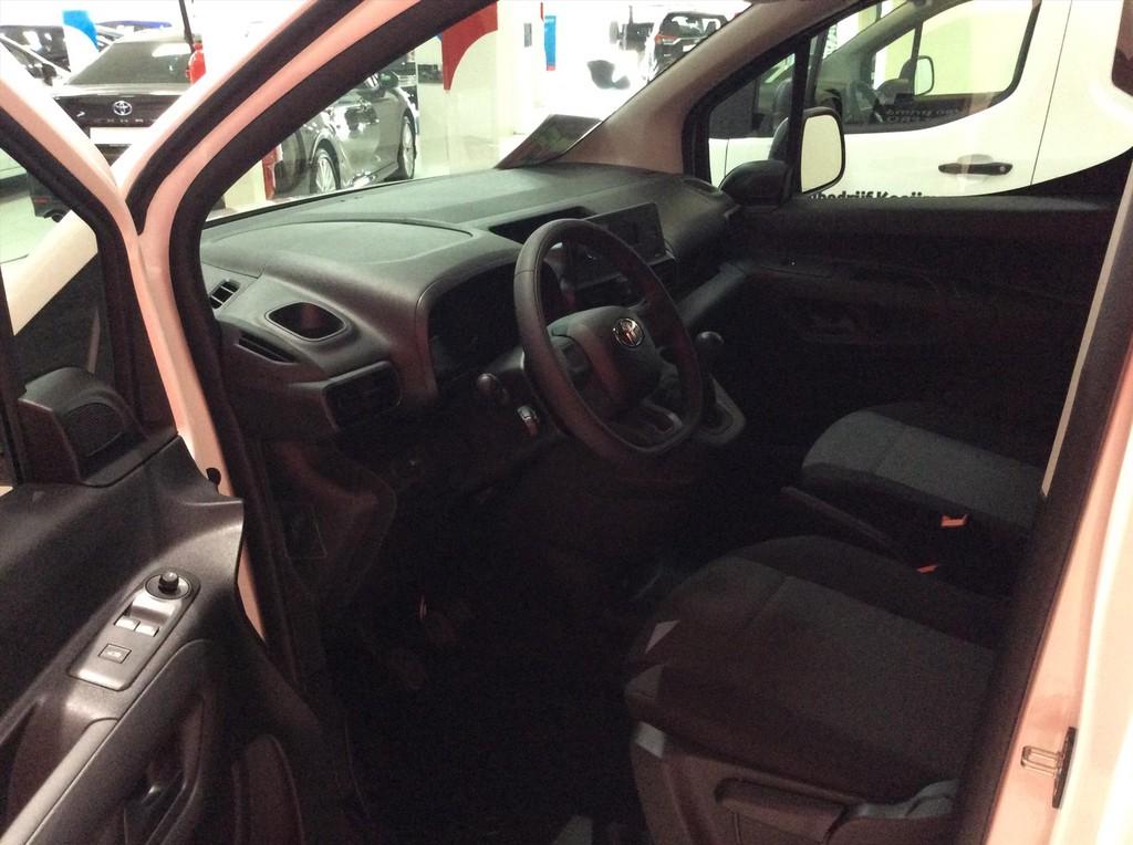 TOYOTA Proace City 1.5 D-4D 100pk Cool Comfort *EX BTW/BPM *, Auto's, Bestelauto's, Stof, Zwart, 4 cilinders, 139 pk