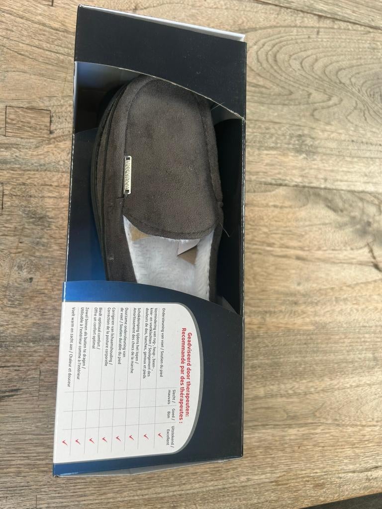 Sloffen / pantoffels Lucovitaal, nieuw, Ophalen of Verzenden, Nieuw, Grijs, Pantoffels of Sloffen