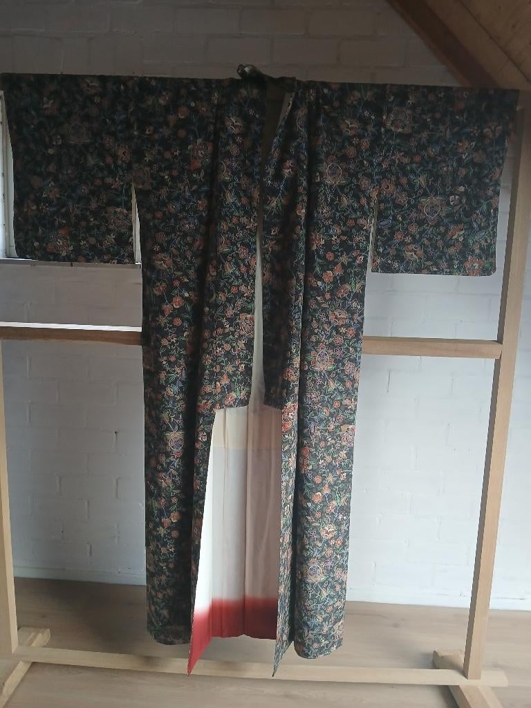Traditionele Japanse Kimono red black flower