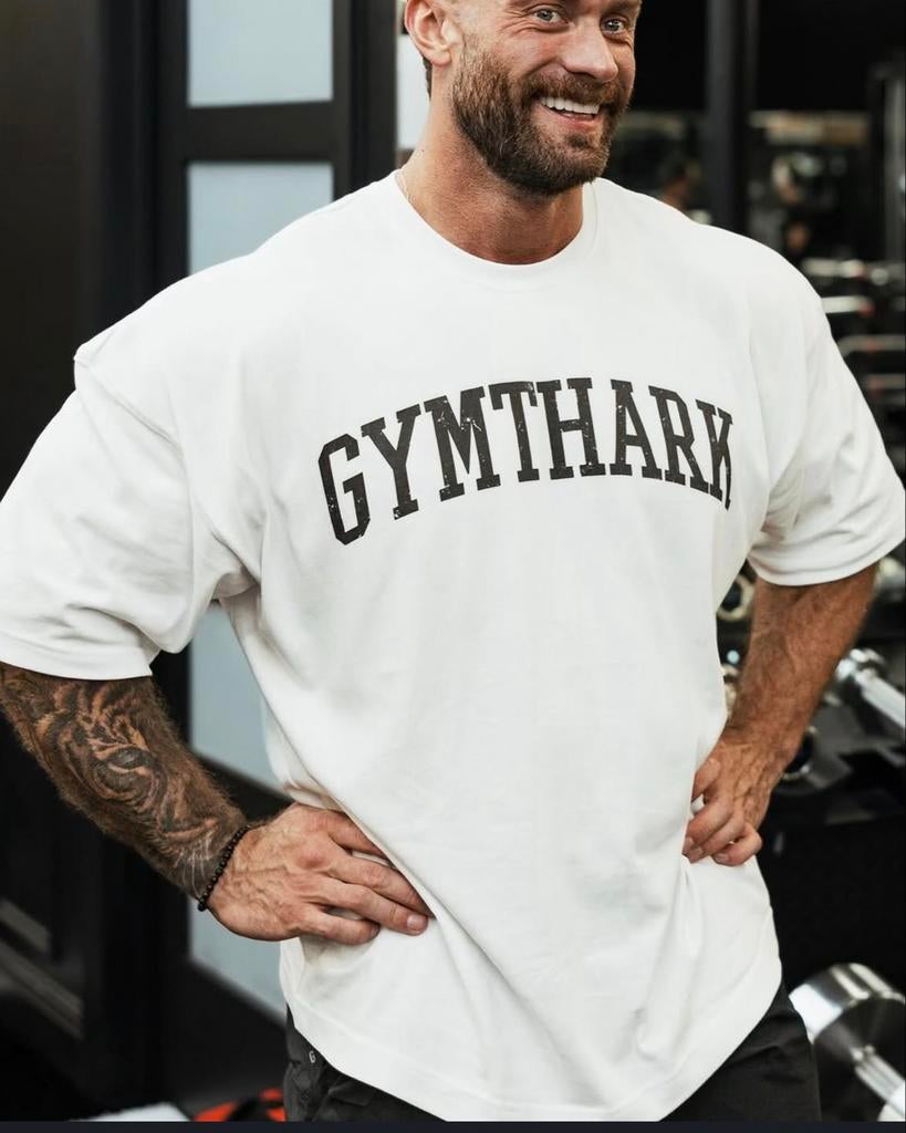 Gymshark CBUM graphic T-shirt GEZOCHT maat M/L!, Kleding | Heren, T-shirts, Ophalen of Verzenden, Zo goed als nieuw, Maat 52/54 (L)