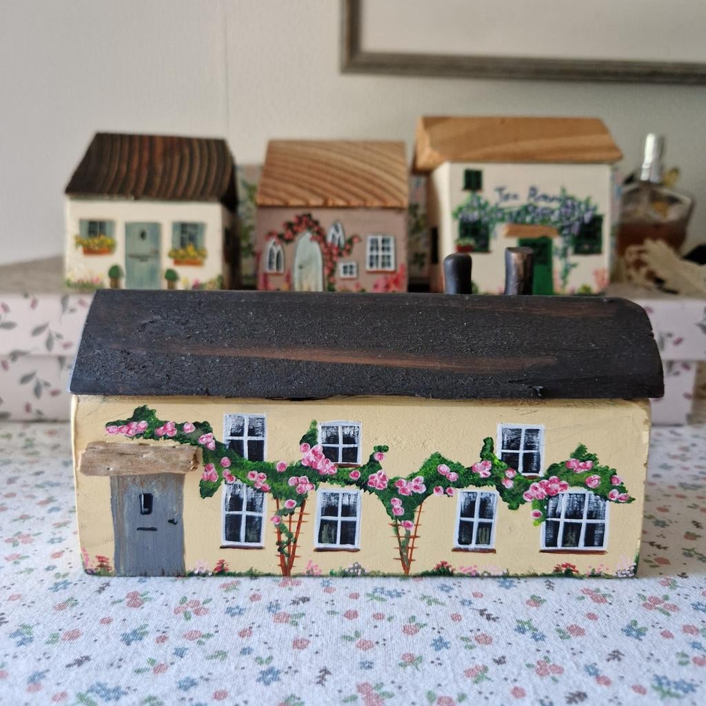 Handbeschilderd tiny cottage huisje 15x7x4 cm, Hout, Meerkleurig, Overige stijlen, Nieuw