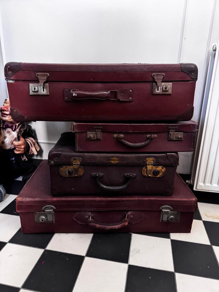 Set van 4 Vintage Lederen Koffers - 2 Groot, 2 Klein, Ophalen, Gebruikt, 50 tot 60 cm, Slot