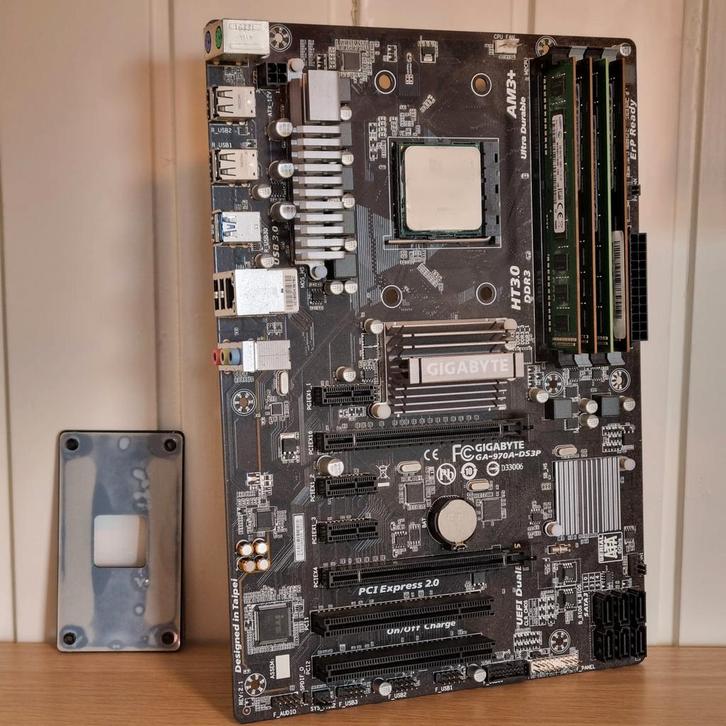 AMD Processor + Gigabyte Moederbord + 12Gb Ram | NIEUWSTAAT, Computers en Software, Moederborden, Zo goed als nieuw, AMD, DDR3