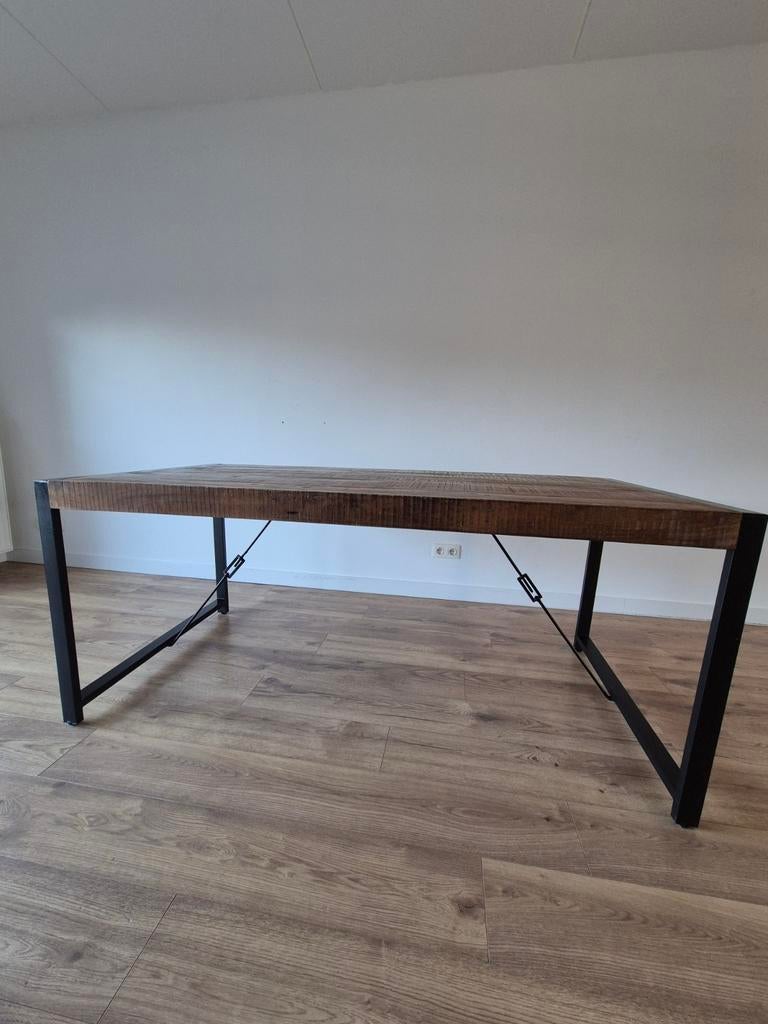 Industriële eettafel mahoniehout met metalen onderstel, Huis en Inrichting, Tafels | Eettafels, Gebruikt, 100 tot 150 cm, Vijf personen of meer