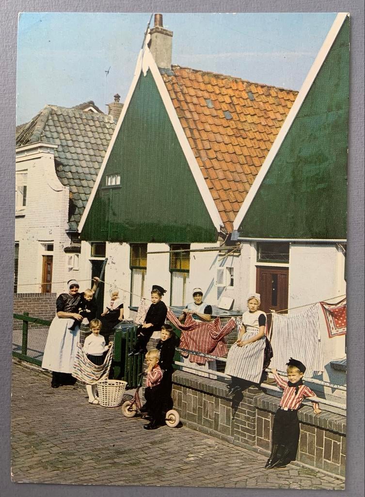 Urk - Dorpsgezicht met klederdracht, Ophalen of Verzenden, 1960 tot 1980, Gelopen, Flevoland