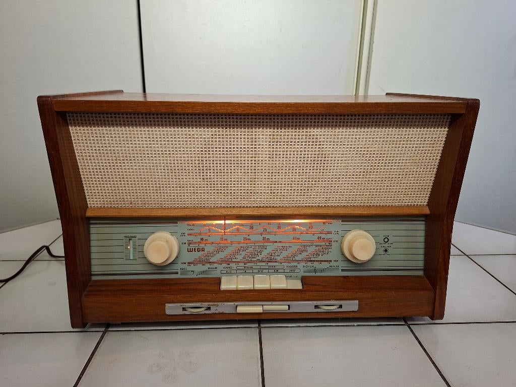 WEGA 2240 V Buizenradio In nieuwstaat!, Ophalen