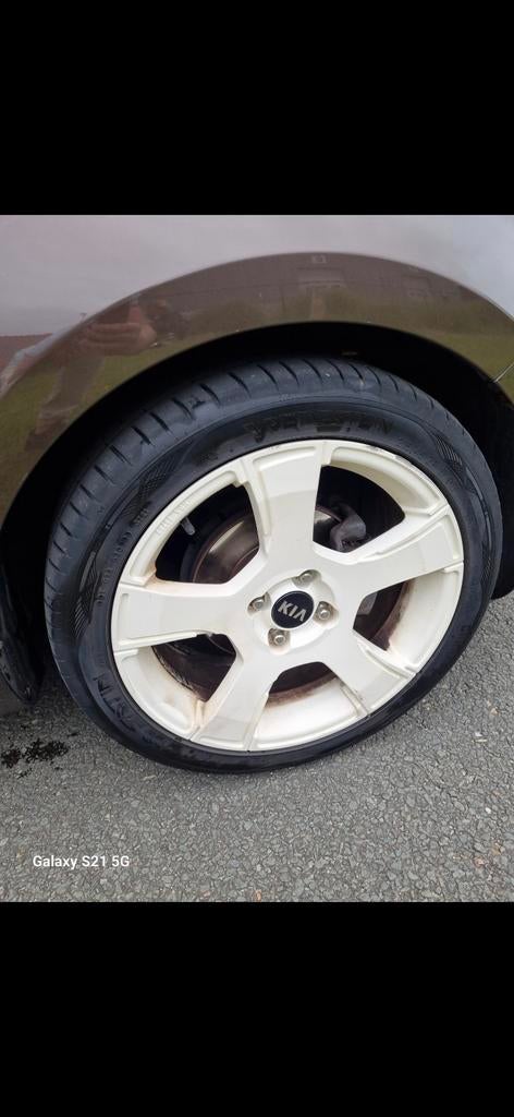 Kia Rio Van 2012 Originele Witte Gepedercoate Velgen, Auto-onderdelen, Banden en Velgen, Ophalen, Gebruikt, 15 inch, Velg(en)