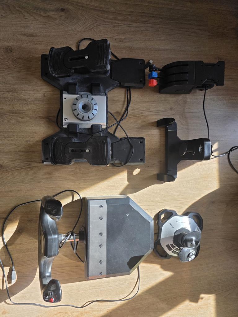 Logitech Flight Simulator Set – Yoke + Throttle Quadrant, Ophalen, Gebruikt, 1 speler, Vanaf 3 jaar