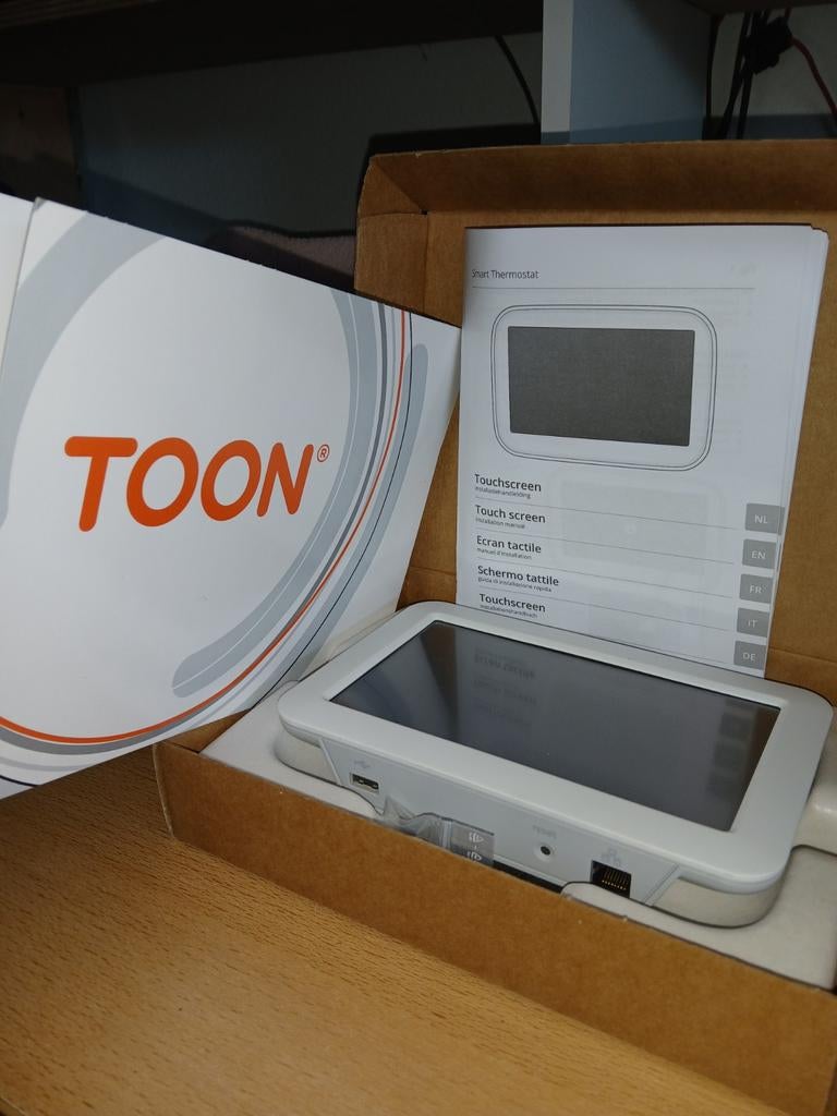 Toon touchscreen thermostaat met ketel- en metermodule, Ophalen of Verzenden, Slimme thermostaat, Zo goed als nieuw