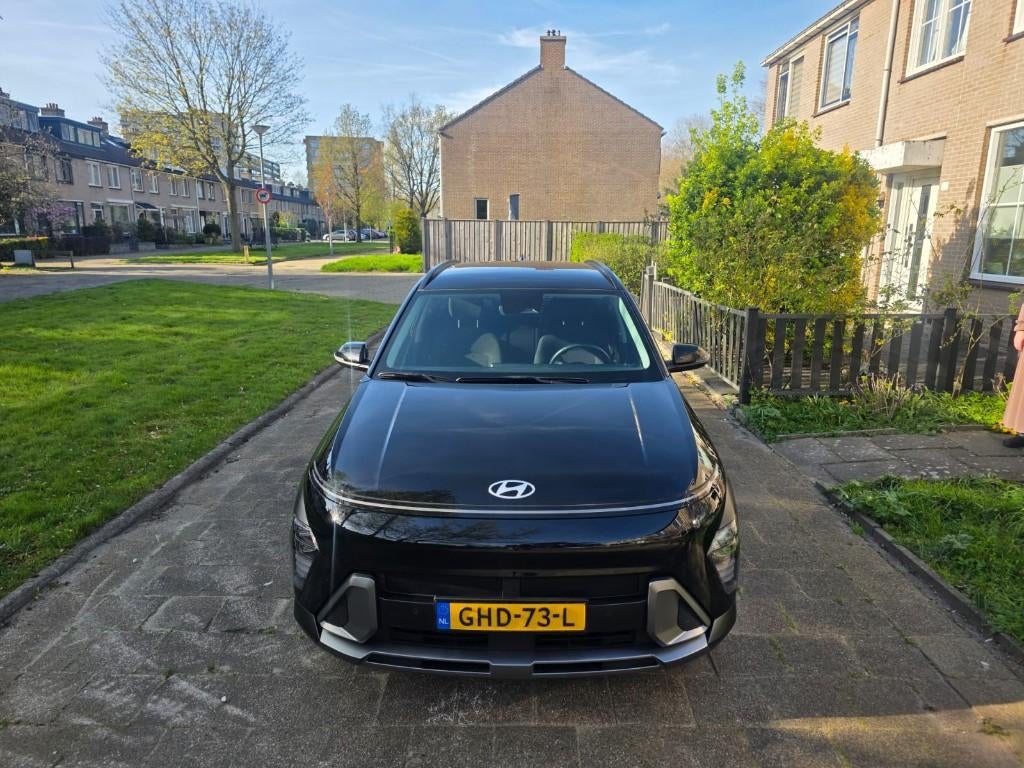 Hyundai Kona Hybrid 2024 Zwart Dealer Onderhouden Rotterdam, Stof, Zwart, Zwart, Origineel Nederlands