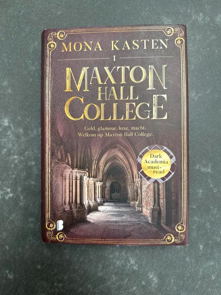 Maxton Hall College - Mona Kasten (Boek 1), Boeken, Romans, Gelezen, Europa overig, Ophalen of Verzenden