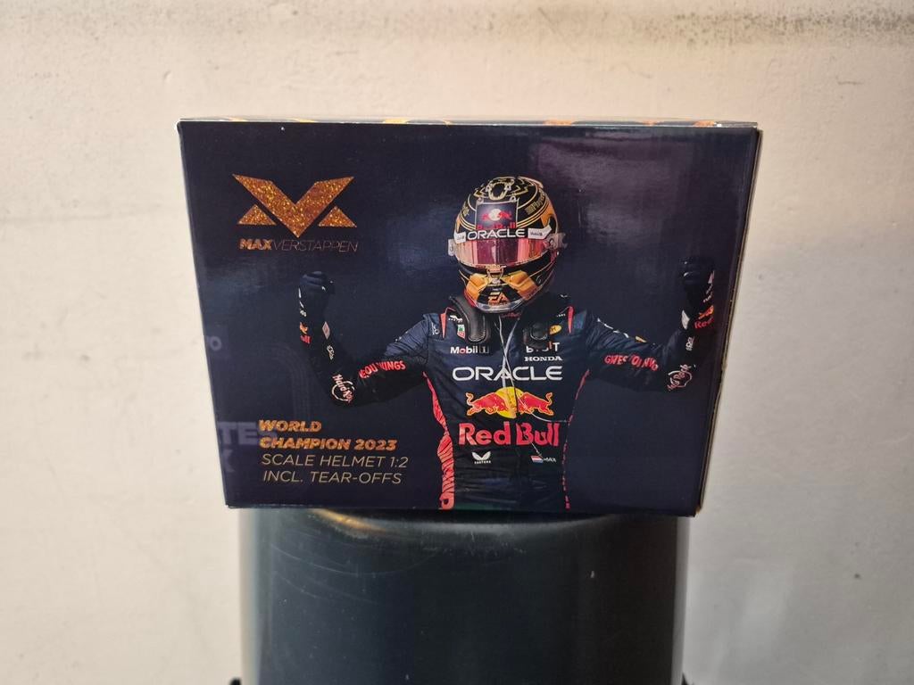 Schaalmodel helm Max Verstappen 2023 (1:2), Ophalen