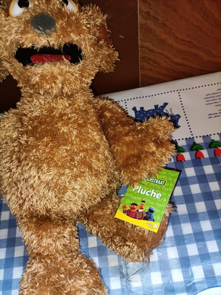 Tommie knuffel Sesamstraat nieuw met kaartje 34 cm groot, Kinderen en Baby's, Speelgoed | Knuffels en Pluche, Ophalen of Verzenden