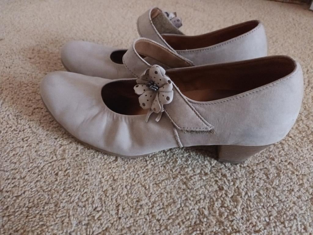 Beige Gabor pumps met gedecoreerde band (41H), Pumps, Beige, Gabor, Ophalen of Verzenden