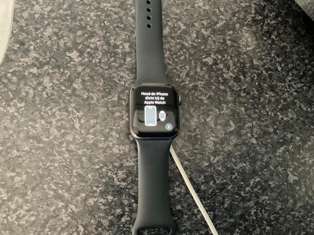 Apple Watch 5 40 mm Space Gray, Sieraden, Tassen en Uiterlijk, Smartwatches, Gebruikt, Apple Watch ⌚️, Zwart, IOS