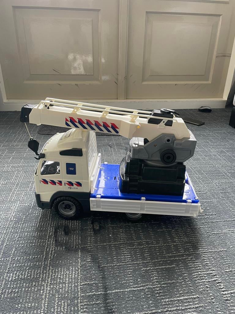 Politie vrachtwagen met kraan, Kinderen en Baby's, Speelgoed | Speelgoedvoertuigen, Ophalen, Zo goed als nieuw