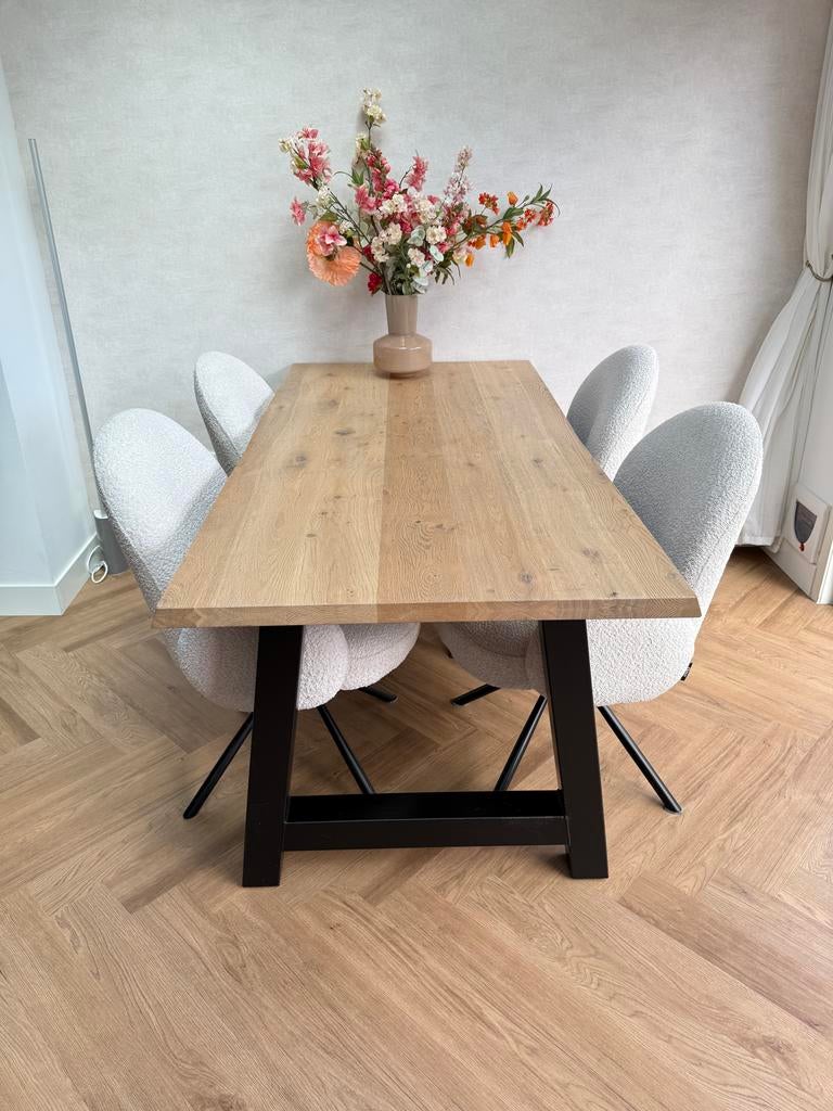 Mooie houten eettafel, zo goed als nieuw, Huis en Inrichting, Zo goed als nieuw, 150 tot 200 cm, Vier personen, Rechthoekig