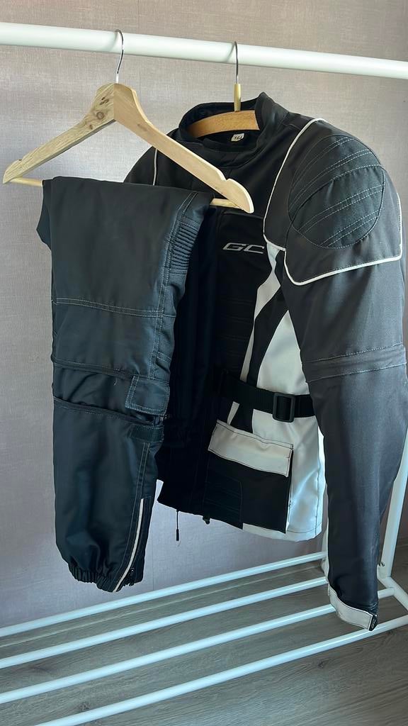 2 dellig moterrijpak kids zo goed als nieuw!, Ophalen, Tweedehands, Laarzen